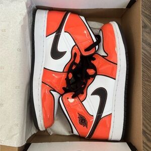 Air Jordan 1 Mid SE(GS) - Turf Orange/ Black-White Sneakers